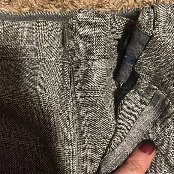 Perry Ellis
Slim-Fit Crosshatch Stretch Suit Separates Pants 34 - Picture 5 of 8
